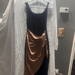 Elegant Black and Tan Dress - Zara